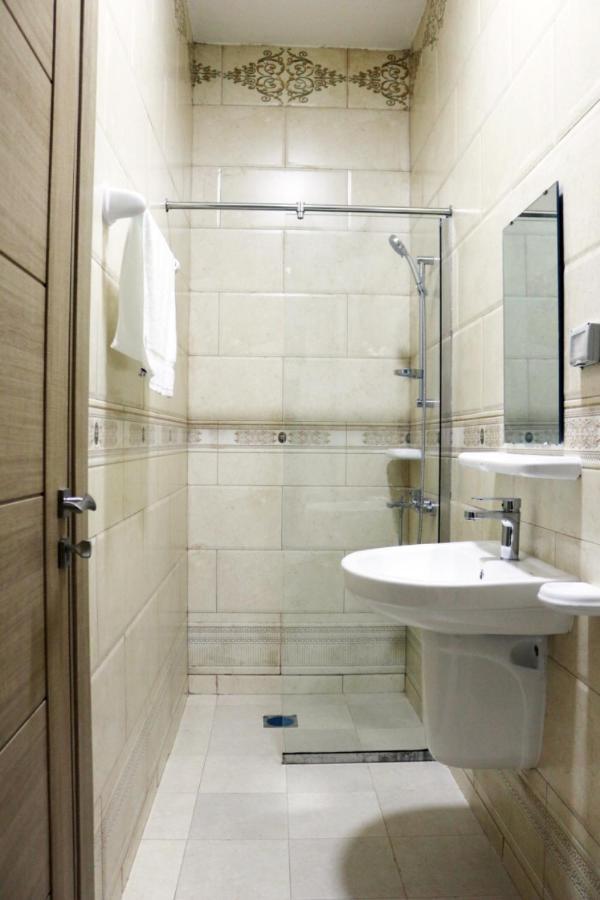 Roza Hotel Apartments Muskat Bagian luar foto