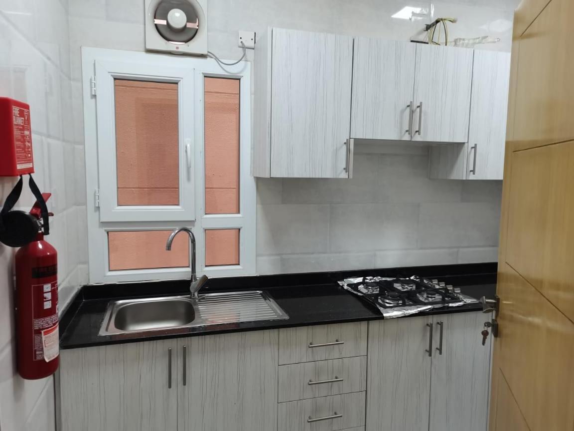 Roza Hotel Apartments Muskat Bagian luar foto